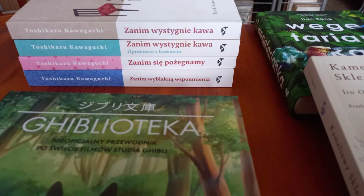 Nowe książki w Bibliotece Pedagogicznej – dzięki zaangażowaniu praktykantki!