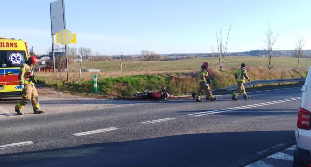 Groźna kolizja na DK59. Motorowerzysta trafił do szpitala