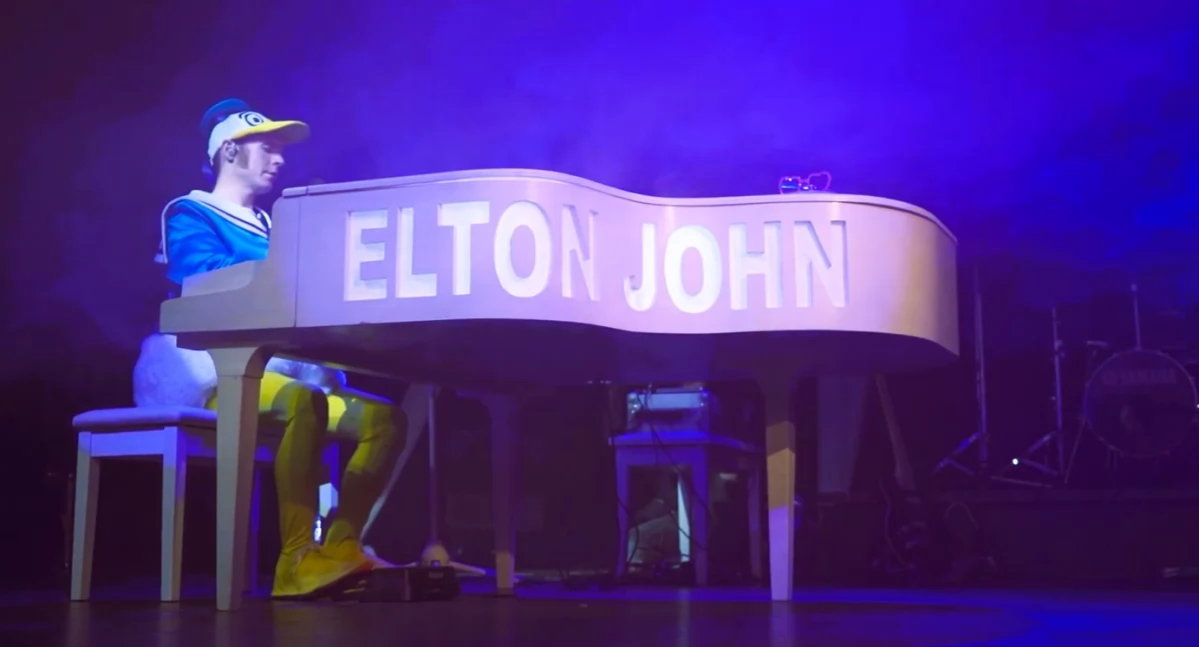 Young Elton zabrzmi na Skwerze Jana Pawła II