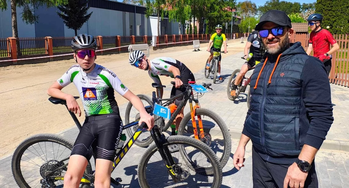 Sukcesy kolarzy z Mrągowa na Mistrzostwach Kurpi w MTB XC