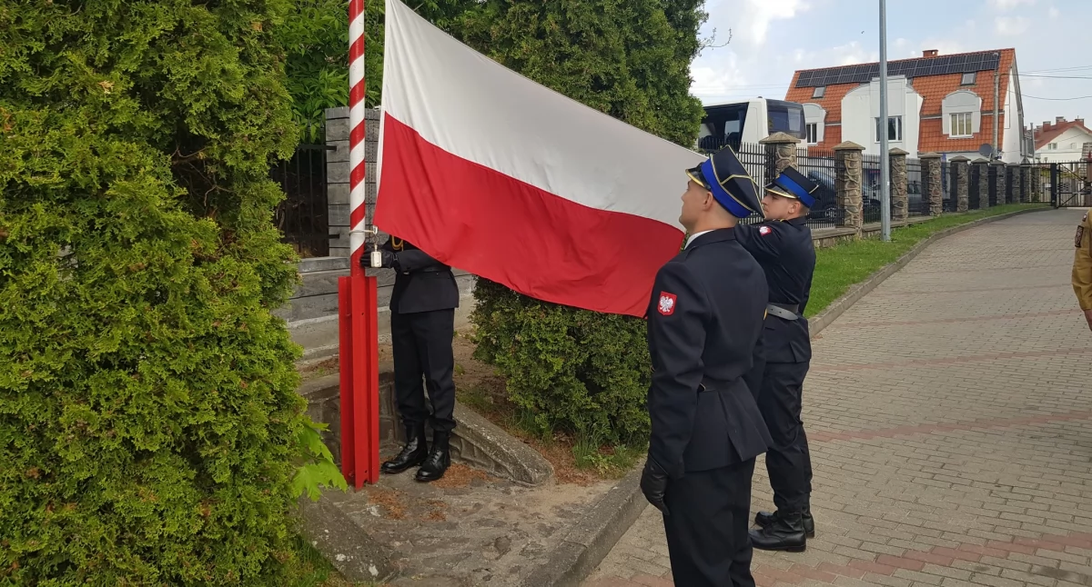 Mrągowscy strażacy uczcili Święto Flagi