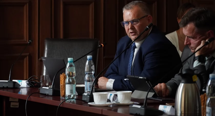 Zarząd powiatu mrągowskiego z wotum zaufania i absolutorium