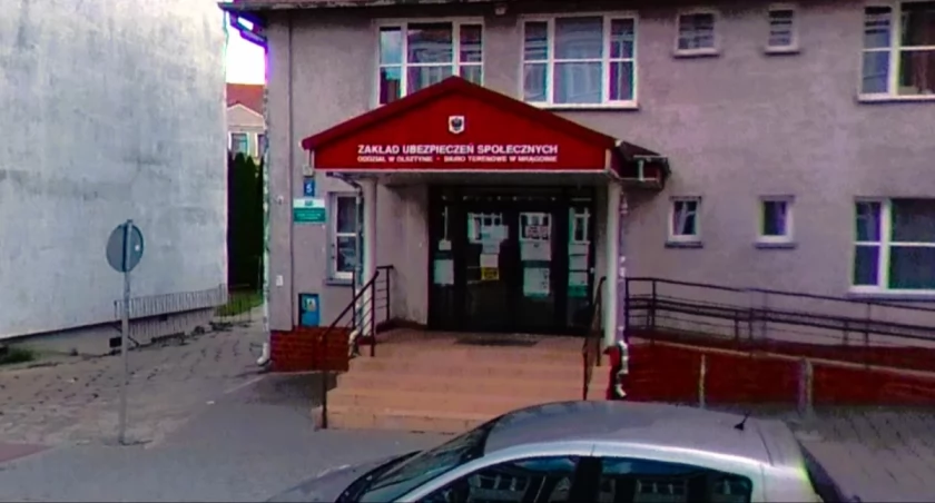 Seniorzy otrzymują decyzje z ZUS – waloryzacja i trzynasta emerytura w jednej kopercie