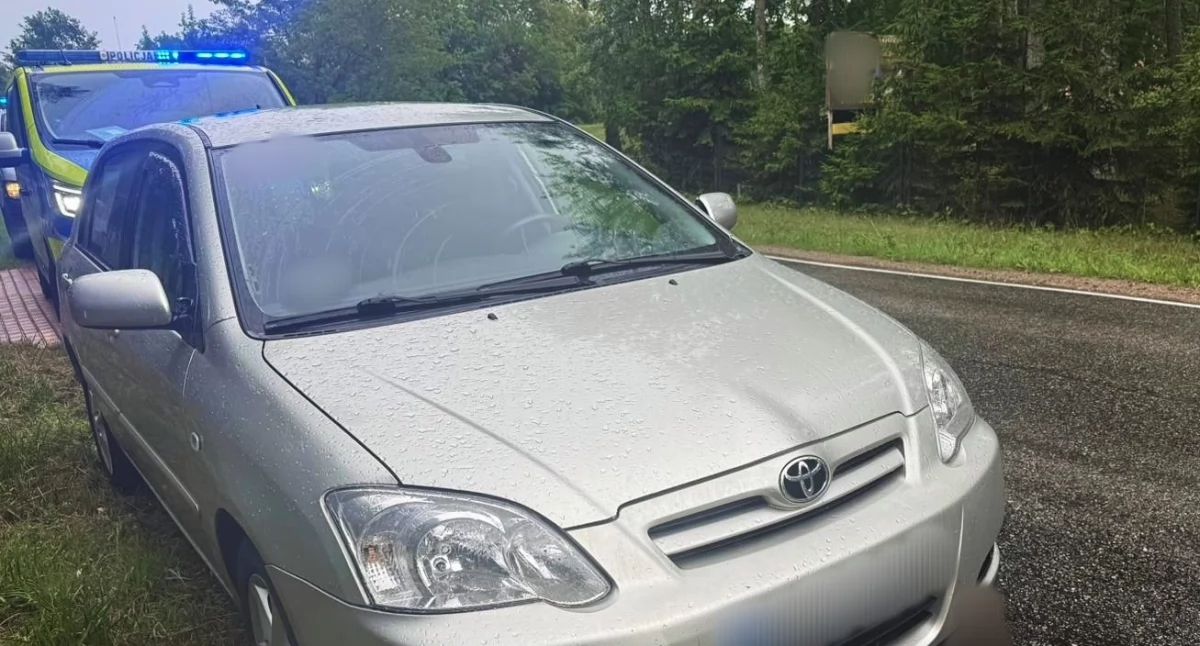 Niebezpieczna jazda przerwana przez policję. Mężczyzna odmówił badania alkomatem