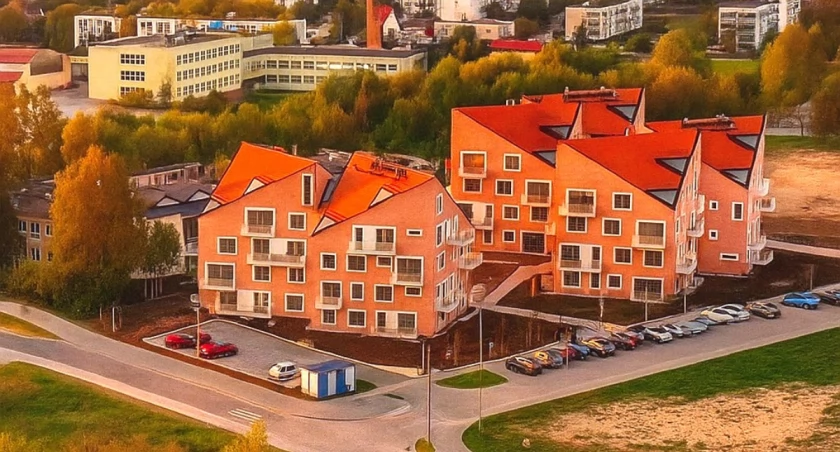 Rusza przygotowanie do II etapu budowy mieszkań komunalnych w Mikołajkach. Gmina pyta mieszkańców o potrzeby