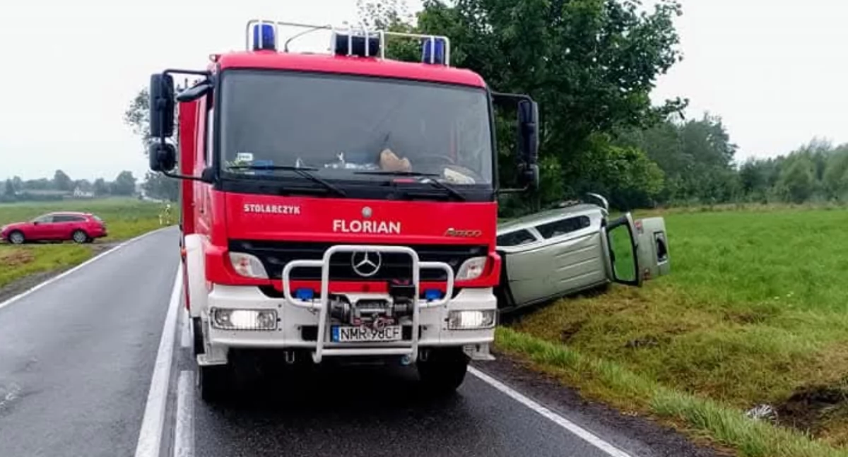 Samochód osobowy w rowie między Mojtynami a Starymi Kiełbonkami. Jedna osoba poszkodowana