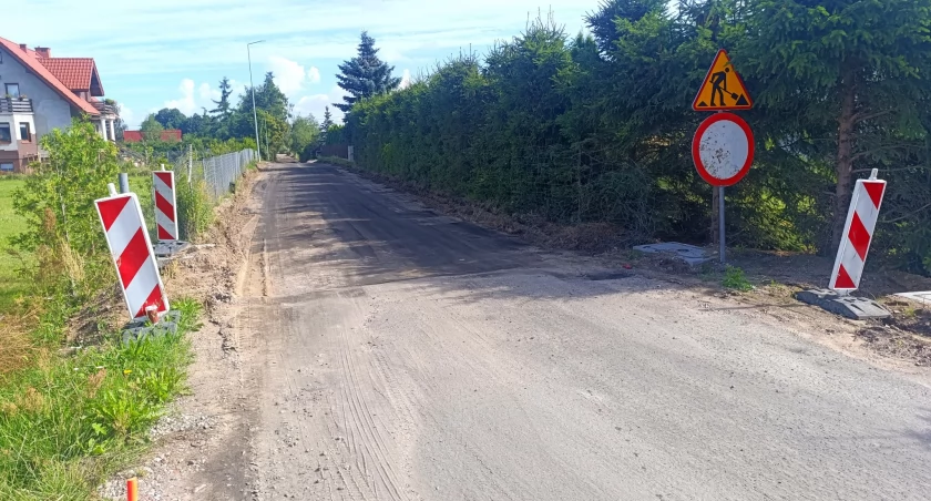 Gmina Mrągowo inwestuje w drogi – ponad 3,5 km asfaltu powstaje w trzech miejscowościach