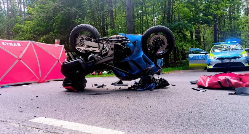  Wypadek na DK58. Motocyklista przewieziony do szpitala śmigłowcem LPR