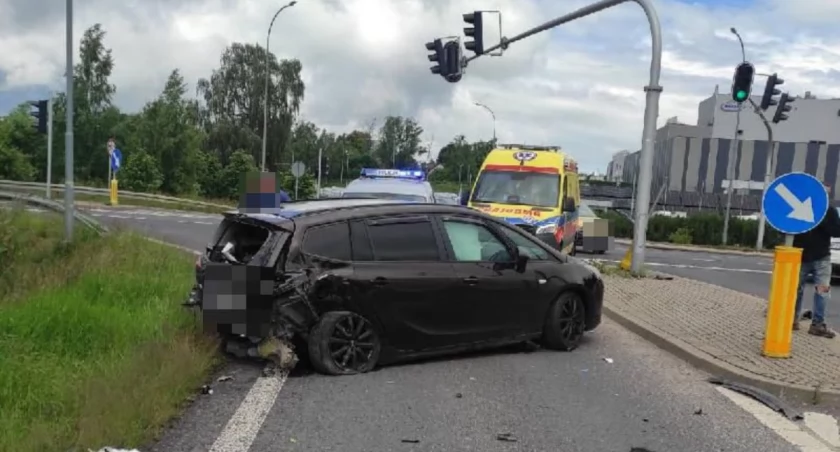 Zdarzenie na DK59 w Mrągowie. Jedna osoba w szpitalu