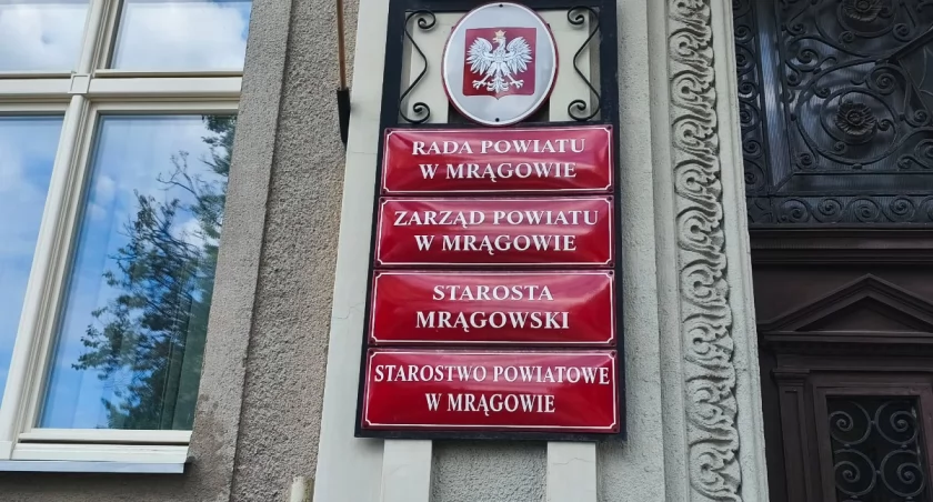 Polityka kontra rozsądek. Rada Powiatu Mrągowskiego odrzuciła absolutorium mimo pozytywnej oceny RIO