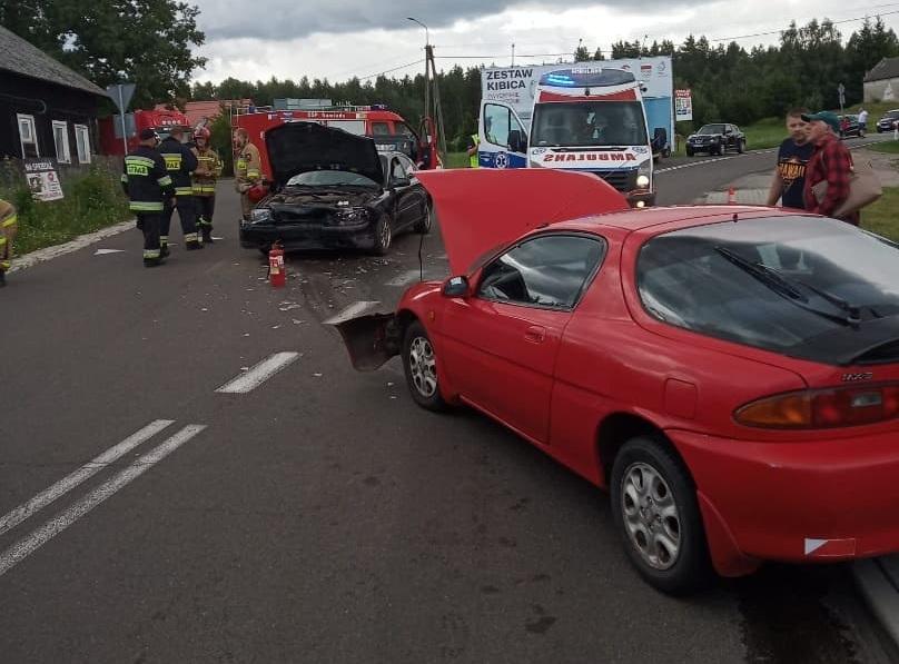 Dwie osoby w szpitalu po zderzeniu dwóch aut w Starych Kiełbonkach