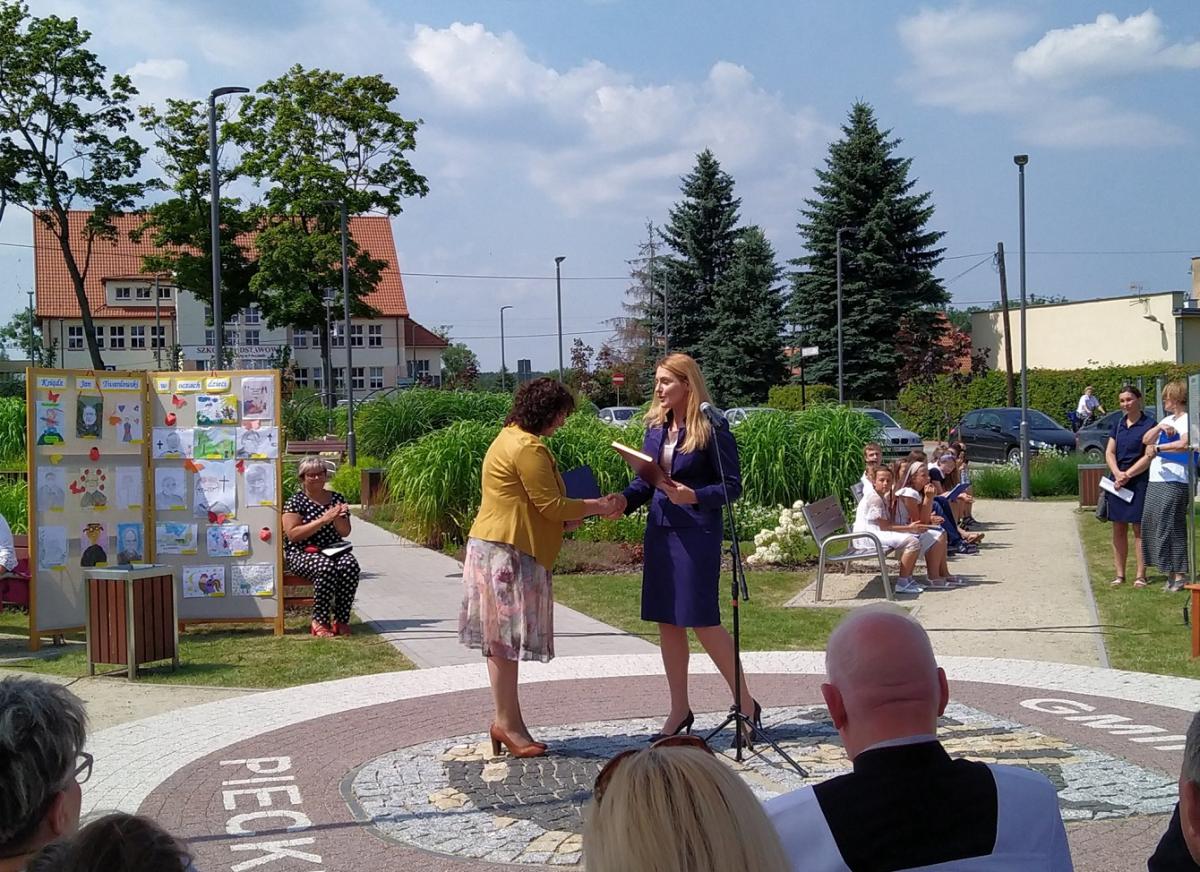 Piecki mają 620 lat, a ksiądz Twardowski już oficjalnie ma tam 
