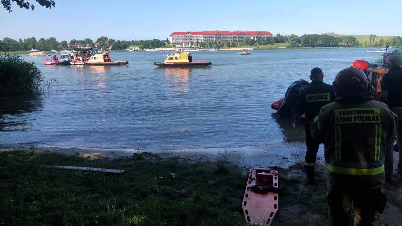 Mikołajki: Śmigłowiec wpadł do jeziora! Trzy osoby poszkodowane