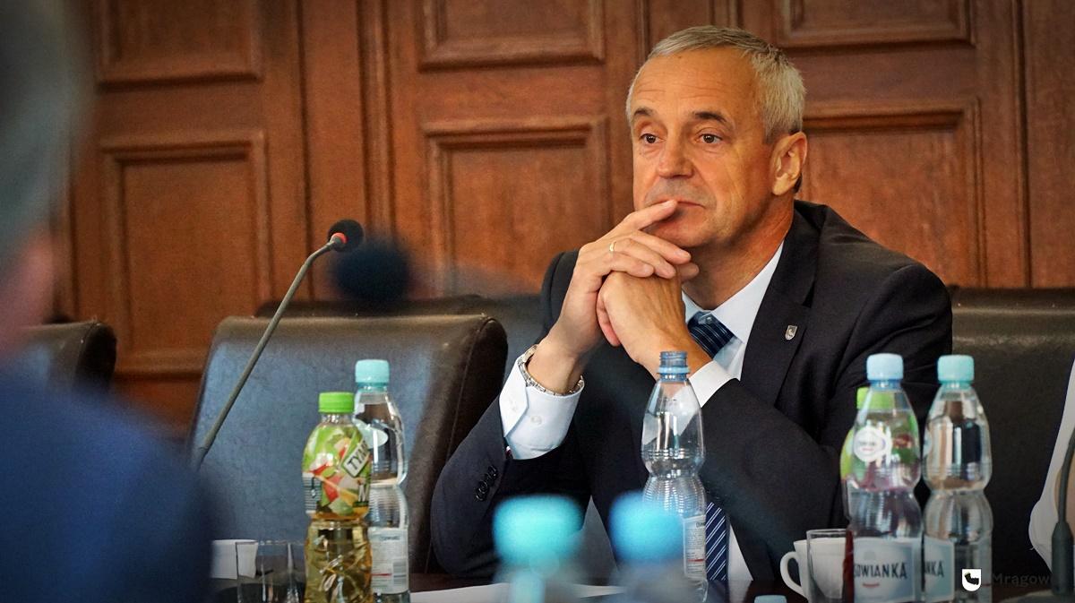Mrągowo: sesja miejska w trybie stacjonarnym! Odwołanie przewodniczącego punktem głównym obrad?