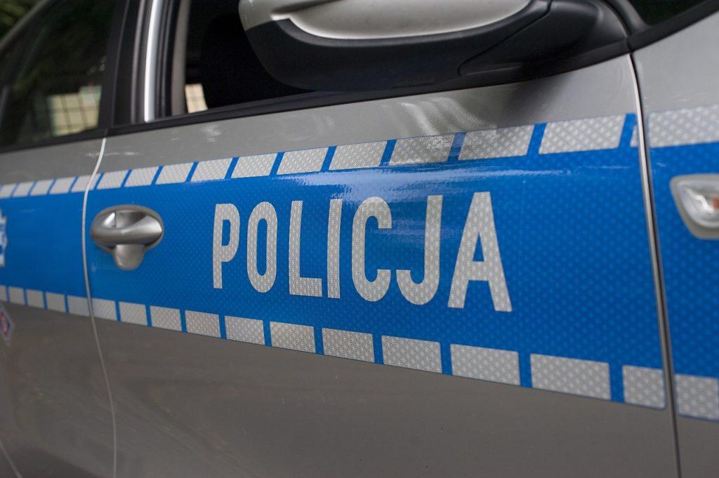 Kolejna kolizja w powiecie. Auto osobowe w rowie