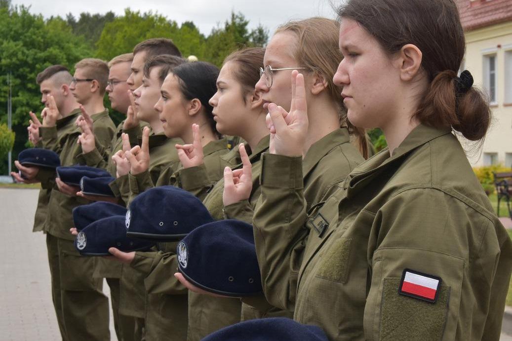 Kadeci Oddziału Przygotowania Wojskowego przy CKZiU już po ślubowaniu