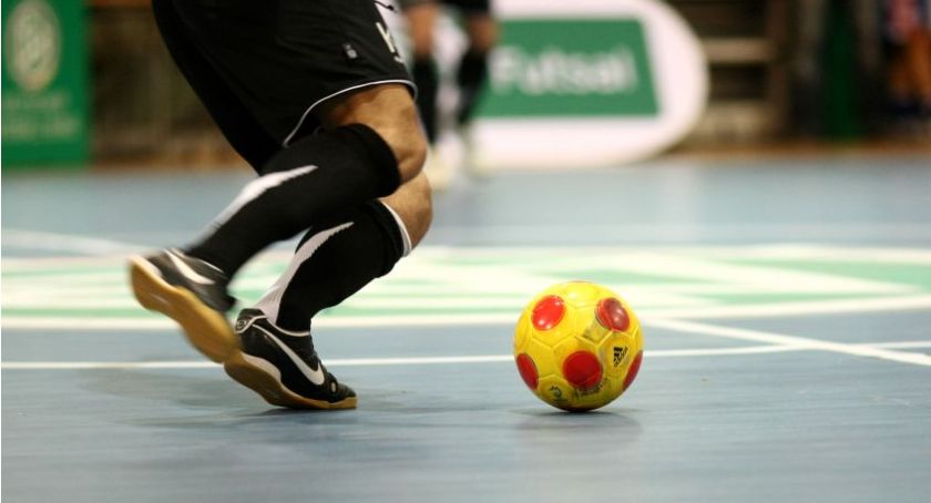 Mrągowska Liga Piłki Nożnej Halowej - dziesięć ekip powalczy o puchar burmistrza