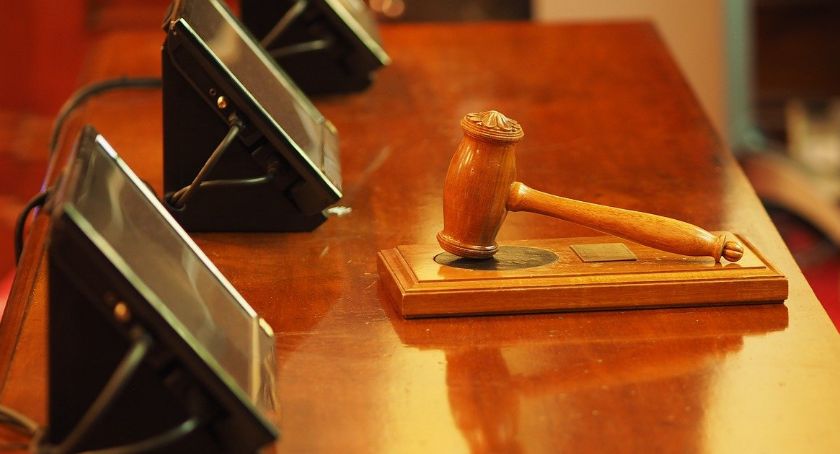 Proces Henryka L. oskarżonego o wycięcie dębów w Bożem odroczony