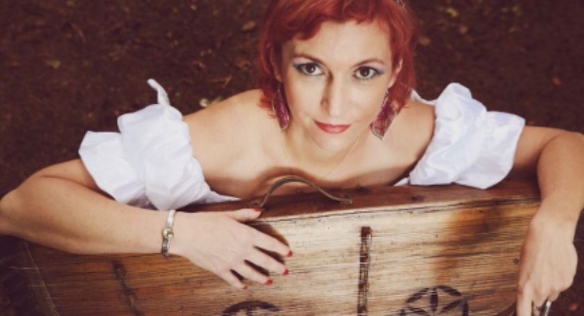 Ania Broda na przywitanie Impresji Artystycznych w MCK