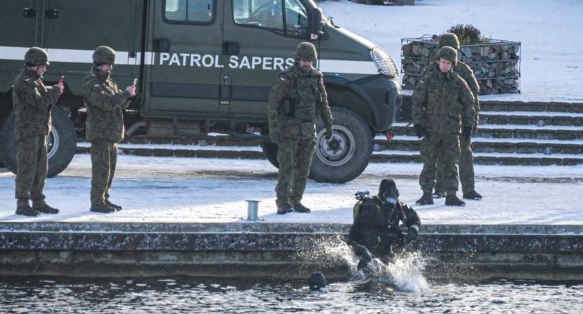 Mikołajki zablokowane przez granat