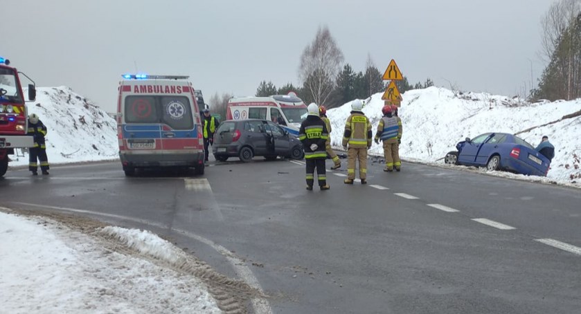 Wypadek w Sorkwitach - trzy osoby ucierpiały w czołówce