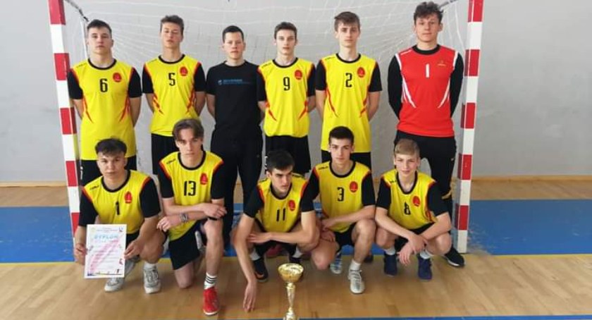 Piłkarska drużyna ZS nr 2 w Mrągowie w finale wojewódzkim SZS!
