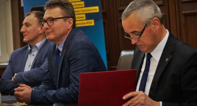 Małe przemeblowanie w mrągowskiej radzie - znika klub PiS? [SONDA]