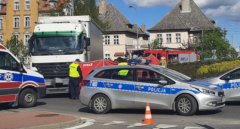 Mrągowo: Potrącenie na rondzie Kresowiaków