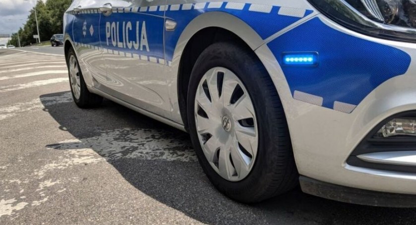 Pijany 80-latek wywalił się na motorowerze - jadącego z piwem w ręku seniora przyłapali żołnierze