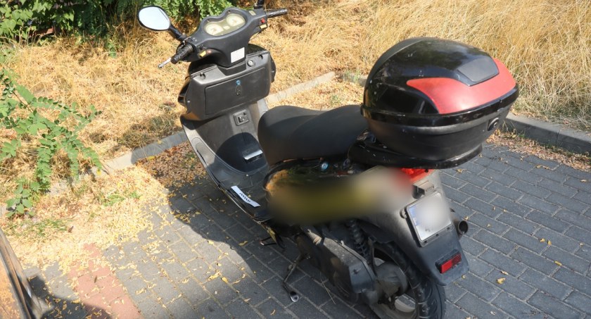Mrągowo: Włączony silnik w skuterze skusił 26-latka do kradzieży