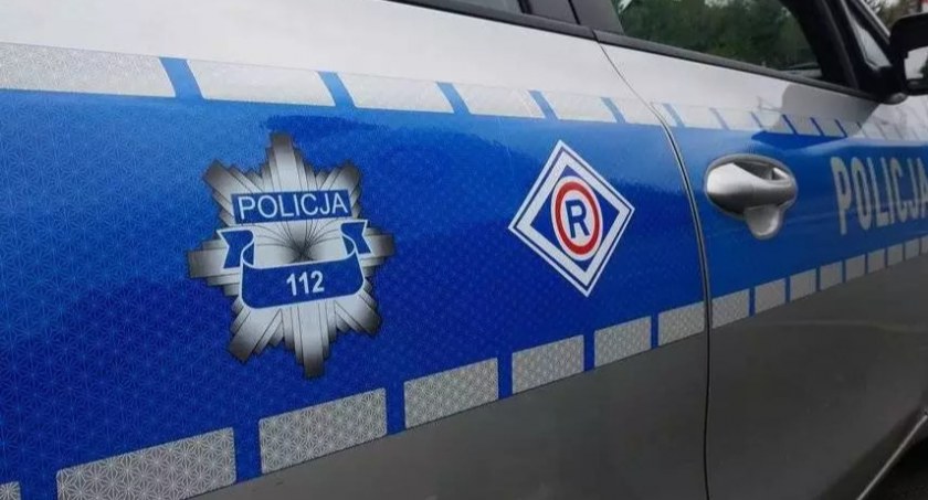 Policjant z Mikołajek pomógł znaleźć mamę zapłakanej 7-latce