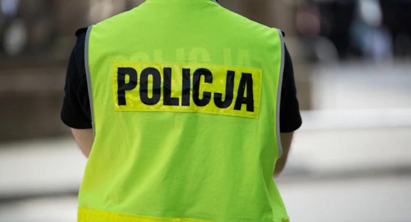 Mrągowo: Policja wyjaśnia przyczyny zdarzenia na Olsztyńskiej - ciężarówka najechała na osobowe renault