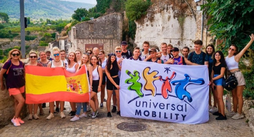 Uczniowie i nauczyciele z dwóch mrągowskich szkół podbijają Walencję [Erasmus+]