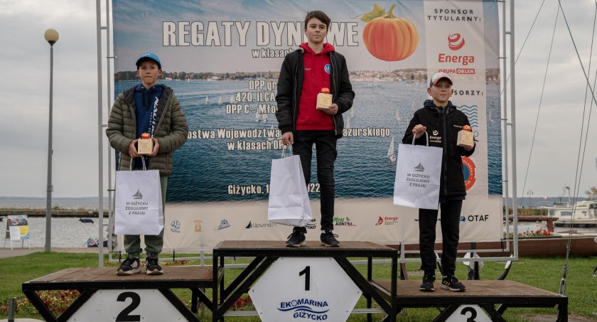 Dobry start mrągowskich żeglarzy podczas Regat Dyniowych w Giżycku