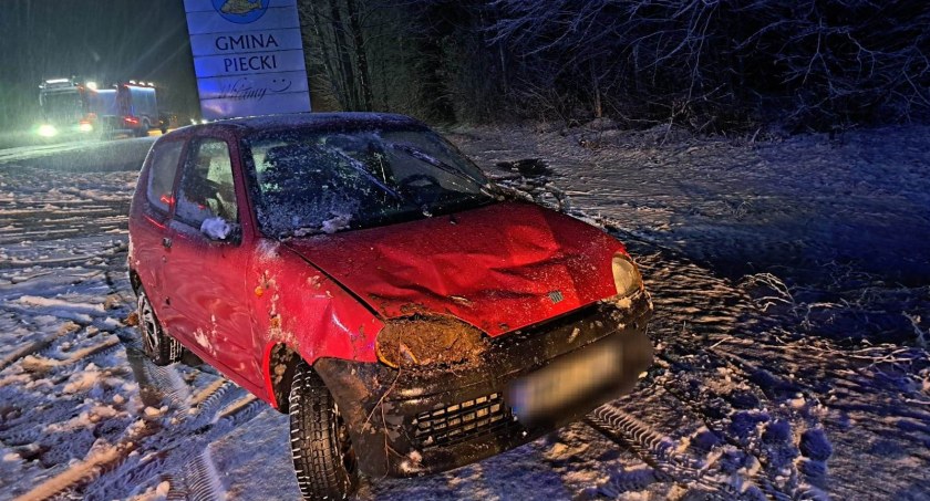 Seicento poza DK59 - kierująca chciała uniknąć zderzenia z leśną zwierzyną