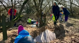 Społecznicy posprzątali kolejny stary cmentarz w gminie Mikołajki