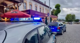 Parkowanie na Placu Wolności w Mikołajkach pod lupą policji
