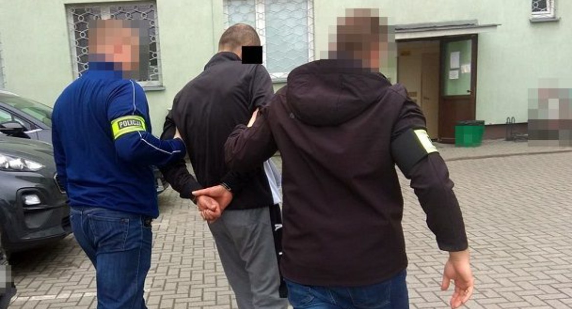 Biała Podlaska: Policjanci weszli do mieszkania trzydziestolatków. Znaleźli w nim 100 porcji marihuany 