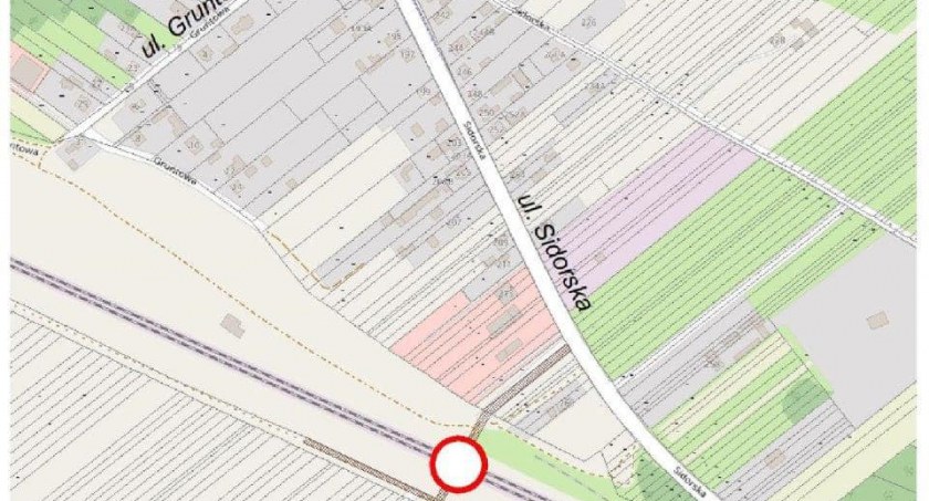 Biała Podlaska: Ruszyła przebudowa układu torowego - czasowe wyłączenie z ruchu drogowego przejazdu kolejowo-drogowego przy Sidorskiej