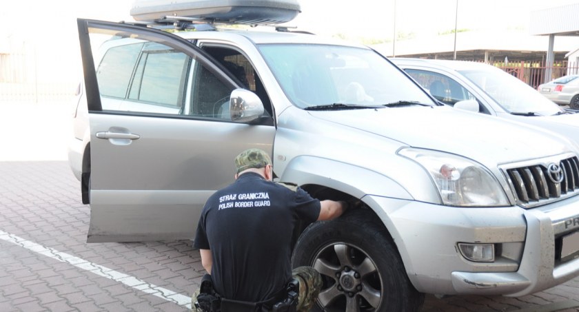 Terespol: Obcokrajowiec podróżował poszukiwaną Toyotą. Zatrzymany został na granicy 