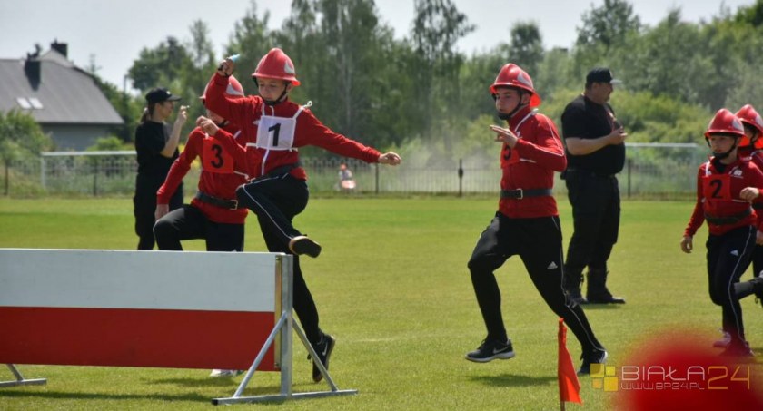 Międzyrzec Podlaski: Młodzież zmierzyła się w zawodach sportowo-pożarniczych. Przebiegli 400 m i zmierzyli się w bojówce