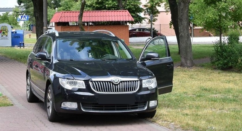 Biała Podlaska: Kobieta szła chodnikiem. Najechał ją Skodą 