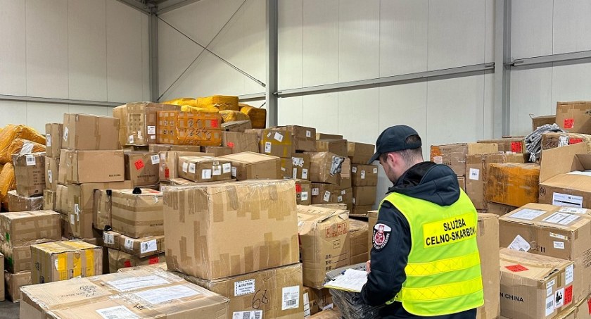 Gmina Terespol: Znaleźli 180 ton podrobionych ubrań. Byłyby warte ponad 50 milionów