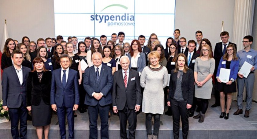 Gmina Łomazy: Złóż wniosek i otrzymaj stypendium na studia