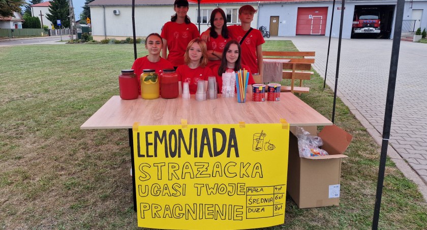 Sławacinek Stary: Młodzi strażacy zbierają na wyjazd na wakacje. Możesz ich wesprzeć i spróbować lemoniady