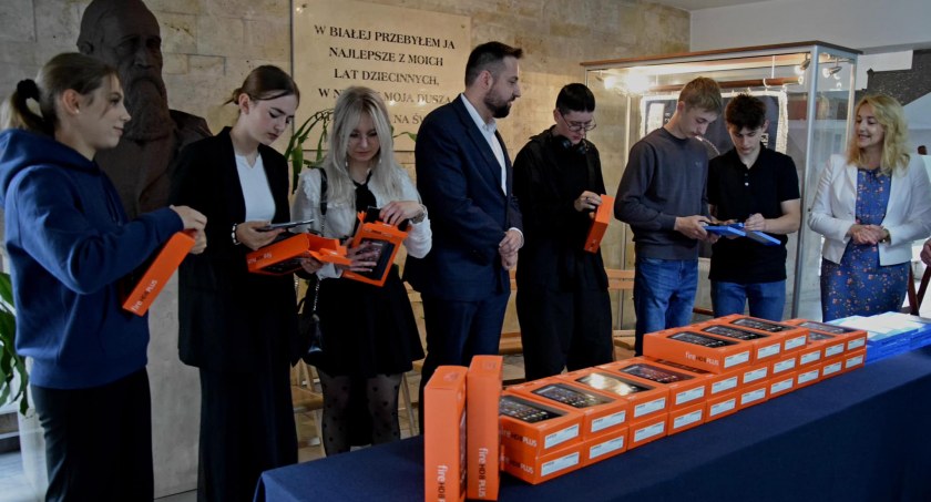 Biała Podlaska: Technologia w szkole. Dostali czytniki i tablety
