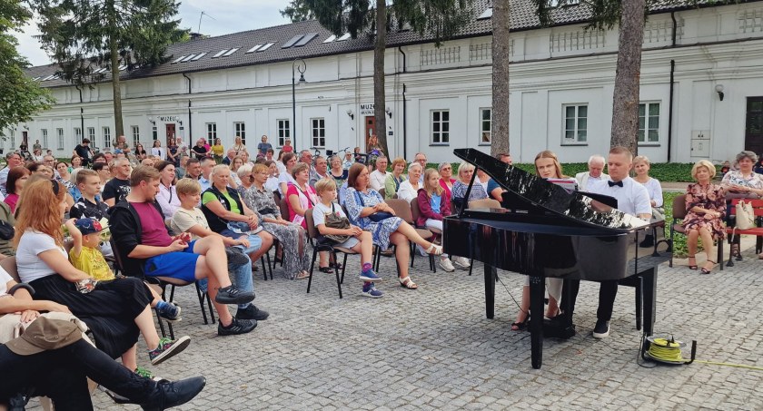 Biała Podlaska: Grali u Radziwiłłów. Wkrótce park znów wypełni muzyka