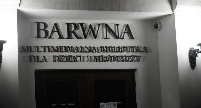 Biała Podlaska: Barwny księgozbiór obchodzi jubileusz. Czytaj razem z nimi