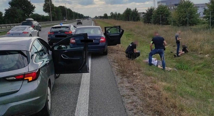 Biała Podlaska: Oszukali ludzi na 300 tysięcy. Zatrzymano oszustów podających się za CBŚP