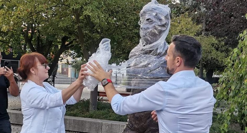 Biała Podlaska: Nowy pomnik w mieście. Tu urodził się Roman Kłosowski